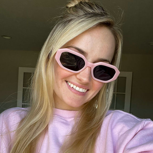 customer content - justcyndithings  wearing diff eyewear featuring the allegra rectangle sunglasses with a pink velvet frame and grey polarized lenses front view
