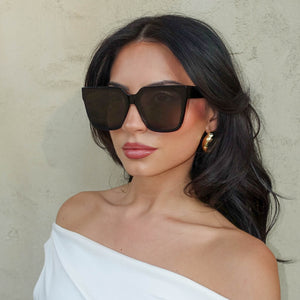 lifestyle - cashleymari3 wearing iconica diff eyewear thea square oversized sunglasses with a black acetate frame and grey lenses
