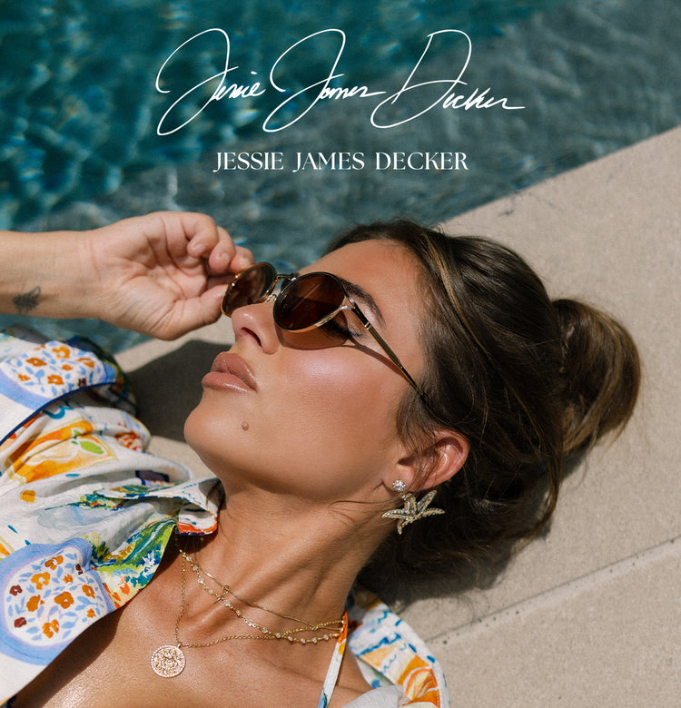 Jessie James Decker outdoors wearing her Winston + Cafe Ole + Solid Grey Sunglasses
