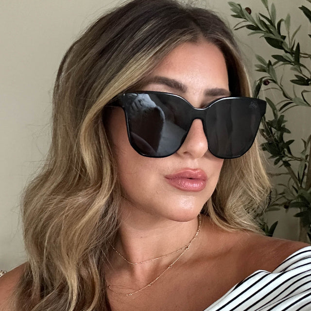 customer content - laurenhornstyle wearing diff eyewear gia round sunglasses with a black frame and grey lenses