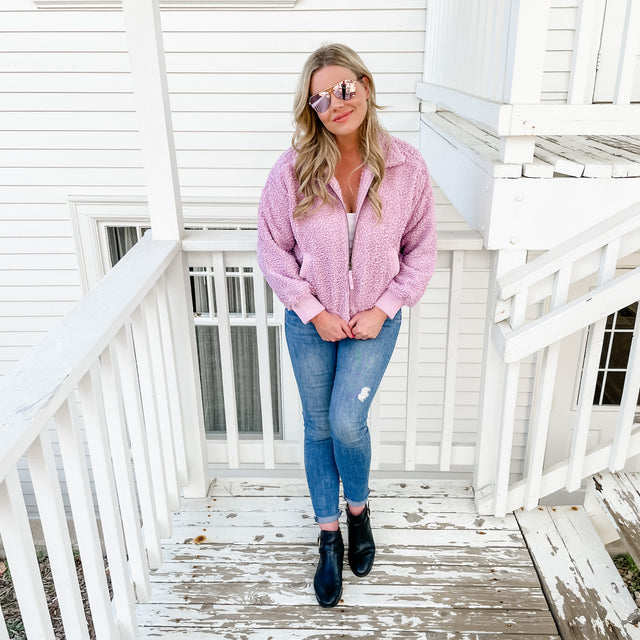 customer content - everyday laura wearing tate aviator rose gold with cherry blossom mirror sunglasses