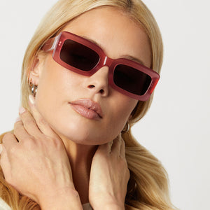 Indy Rectangle Sunglasses | Guava & Grey | DIFF Eyewear display picture 3