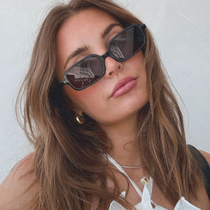 DIFF x Aspyn Ovard Elle Black Sunglasses lawgy simple accent glass black Square Mirrored - Elle Black  main image 4