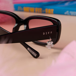 Clueless Cher Oval Sunglasses | Black & Pink Gradient | DIFF  display picture 2