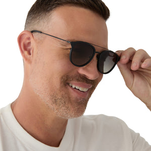 インド産　タテゴトアオカナブン　33mm Camden Round Sunglasses | Matte Black & Grey Gradient Polarized
