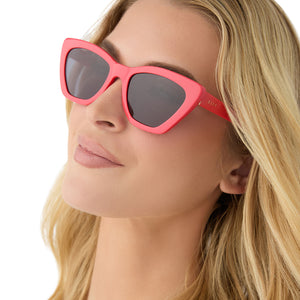 DIFF Camila Pink Crystal Cat-Eye Sunglasses Rimini Crystal Hot Pink – Vibrant Iconic Single-Lens Sunglasses main image 3