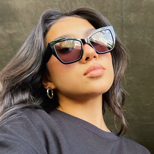 Vivienne Cateye Sunglasses | Black & Grey | DIFF Eyewear display picture 1