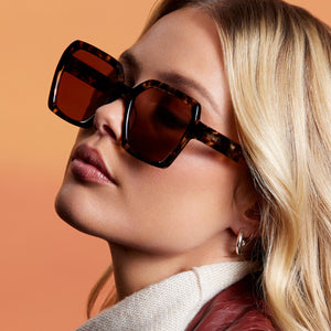 on model - blonde female wearing diff eyewear sloane square sunglasses with a espresso tortoise acetate frame and brown lenses angled view