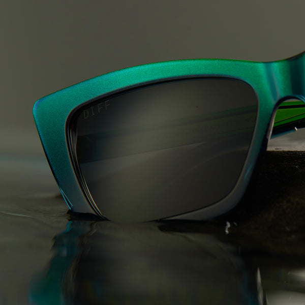 elphaba emerald - enchanting emerald to black + shadowy grey sunglasses 7