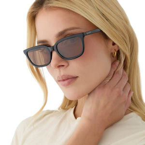 Hannah Rectangle Sunglasses | Black & Brown | DIFF Eyewear display picture 3