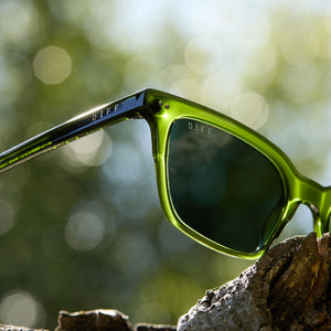 グラデーションボデイ Billie Square Sunglasses | Dark Olive Crystal & G15 Polarized