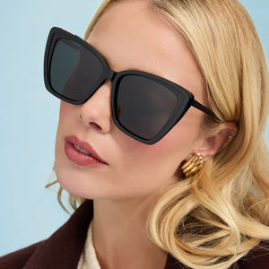 lifestyle - female wearing diff eyewear becky ii black frame dark smoke polarized sunglasses detailed view