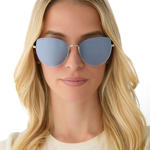 Kinsley Round Sunglasses | Silver & Silver Mirror | DIFF Eyewear display picture 3