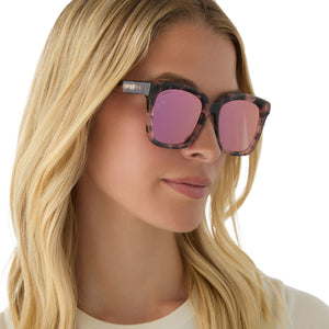 Meredith Square Sunglasses | Himalayan Tort & Pink Mirror  display picture 3