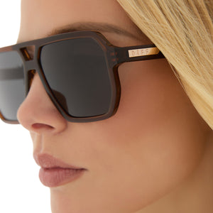 Cameron Navigator Sunglasses | Whiskey & Grey | DIFF Eyewear display picture 1