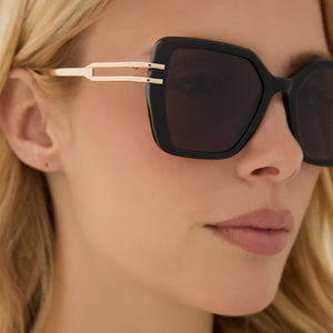 Dasha Square Sunglasses | Black & Grey | DIFF Eyewear