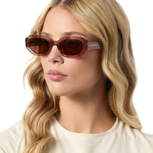 on model - blonde female wearing diff eyewear allegra square sunglasses with a cafe ole brown acetate frame and brown flash polarized lenses angled view