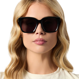 on model - female wearing diff eyewear meredith square sunglasses with a black acetate frame and grey lenses front view