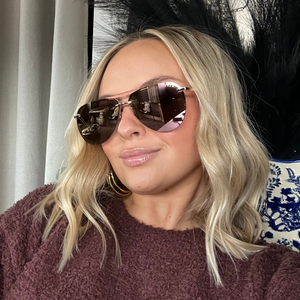 Influencer Lauren Kawano wearing Diff women's sunglasses Tahoe in rose gold with a pink cherry blossom mirror lens.
