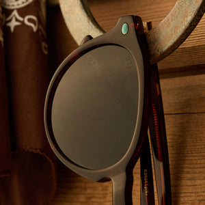 diff eyewear yellowstone beth sunglasses sequoia & blue green gradient front detailed view