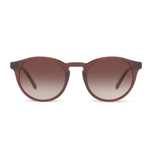 diff eyewear sawyer round sunglasses with a chestnut crystal frame and brown gradient lenses front view