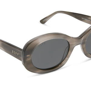 Lainey Round Sunglasses | Smoke Marble & Grey | DIFF Eyewear display picture 3