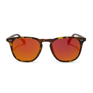 diff eyewear maxwell square sunglasses with a amber tortoise frame and sunset mirror lenses front view