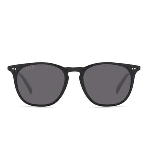 diff eyewear maxwell extra large square sunglasses in a black frame and solid grey polarized lens front view