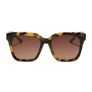 diff eyewear featuring the meredith square sunglasses with a brown kombu frame and brown gradient lenses front view