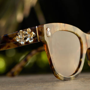 the white lotus x diff eyewear featuring the hawaii cat eye sunglasses with pineapple hardware and flower hardware zoomed in