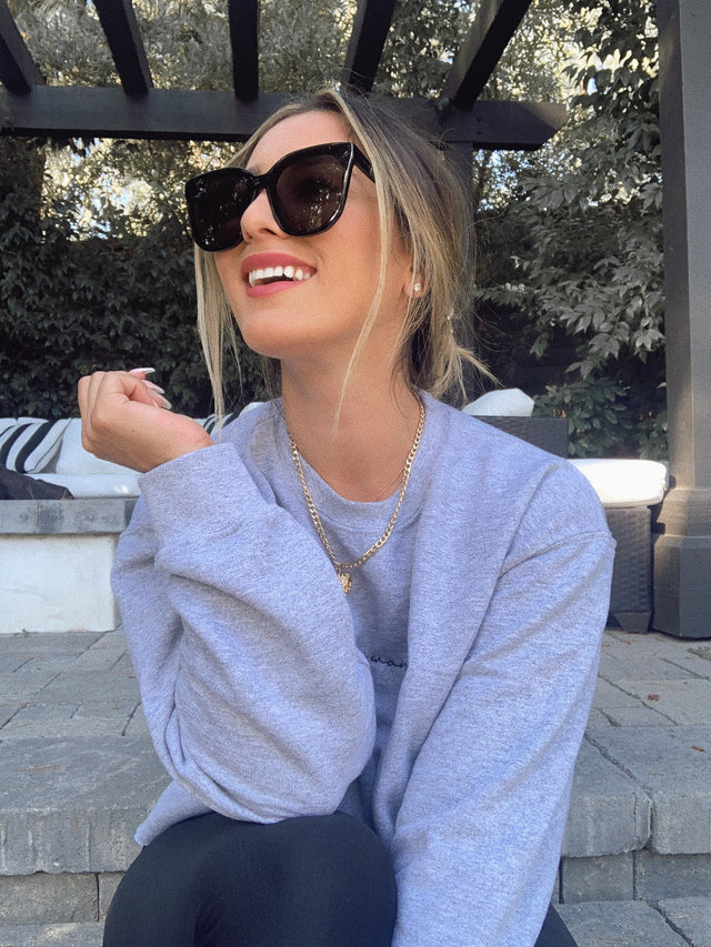 customer content - Shelly wearing the gia in black and grey