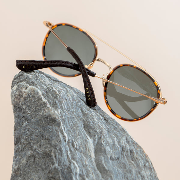 boba fett™ - mandalorian gold + bounty hunter green polarized sunglasses 7
