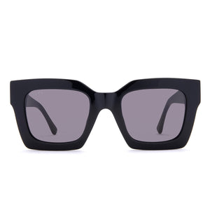 diff eyewear dani square sunglasses with black frame and grey lens front view