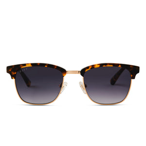 diff eyewear biarritz square sunglasses with a amber tortoise frame and blue gradient polarized lenses front view