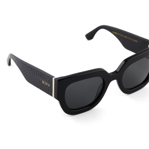 diff eyewear maren python square sunglasses with a black frame and grey polarized lenses detailed view