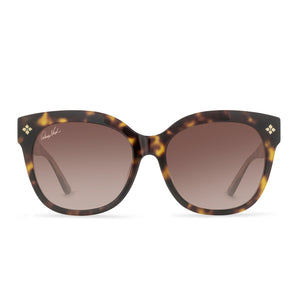 diff eyewear x patricia nash audrey round sunglasses with a tortoise frame and brown gradient lenses front view