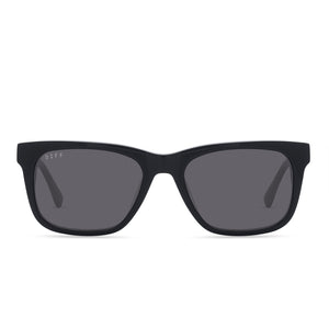 diff eyewear wesley square sunglasses in a black frame and solid grey polarized lens front view