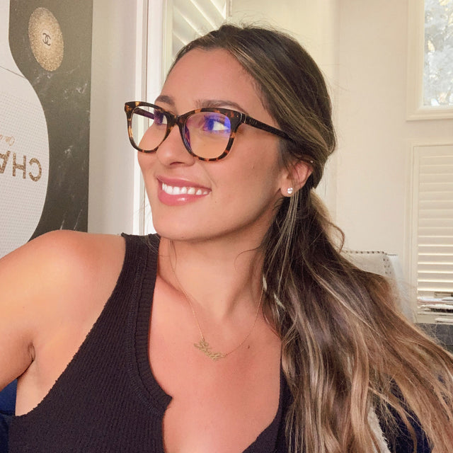 Customer Content - shadesofshelll wearing CARINA - AMBER TORTOISE + CLEAR